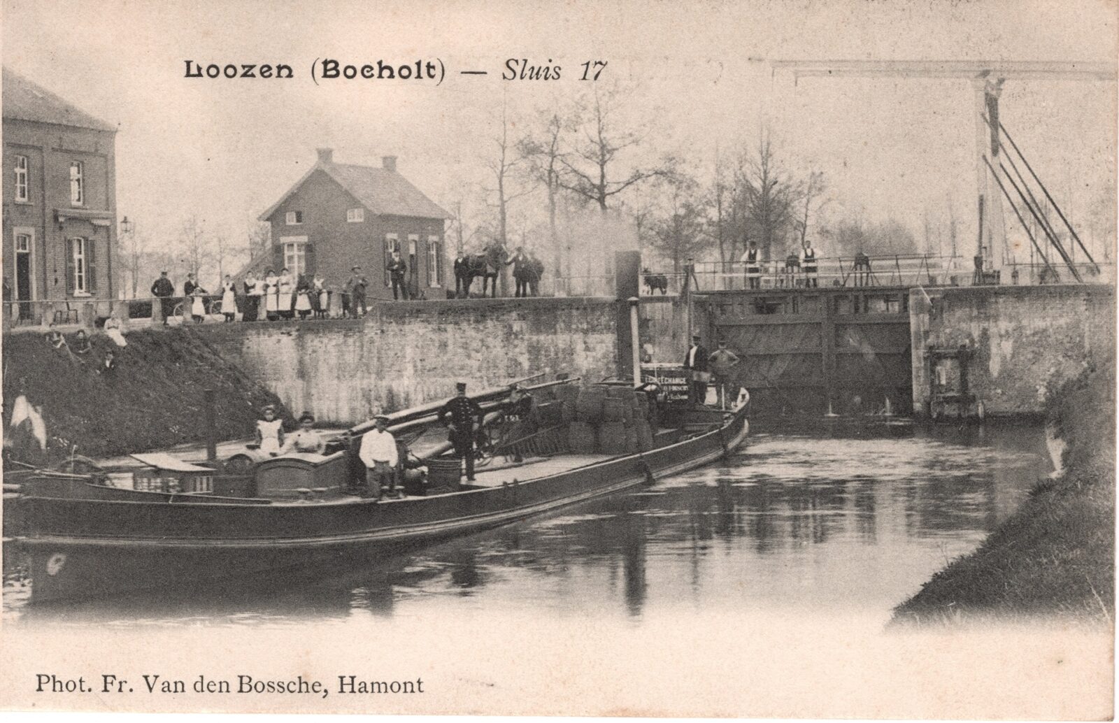 Oude foto van sluis 17 in Lozen. ©Archief- en Documentatiecentrum Erfgoed Binnenvaart.